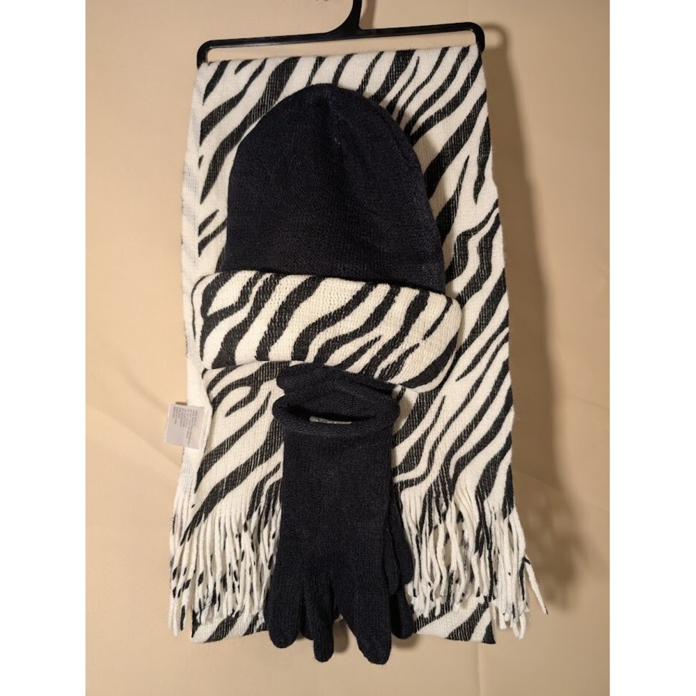New Zebra Print Scarf Hat Gloves Set Black White Winter Knit NOS No Tags - Picture 1 of 1